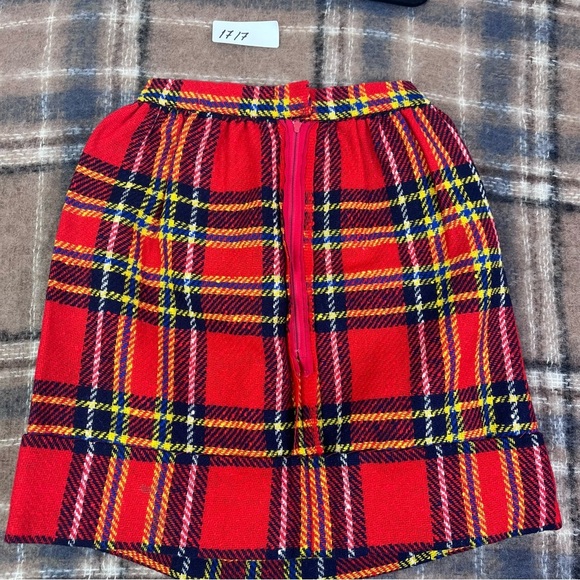 VINTAGE RED PLAID MINI SKIRT WAIST 11.5’’ LENGTH 17’’ - Picture 3 of 13
